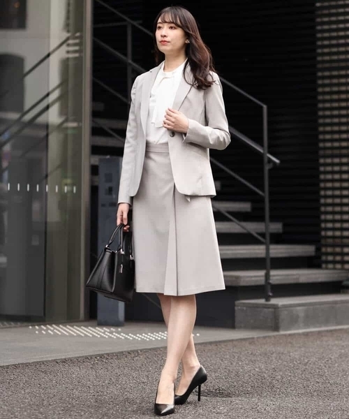 OFUON le MK（オフオンルエムケー）の「ナチュラルストレッチ ドライタッチラップ風デザインスカート/洗える（スカート・レディース・ライトグレー/ブラック・40/38/36）」の17枚目の写真