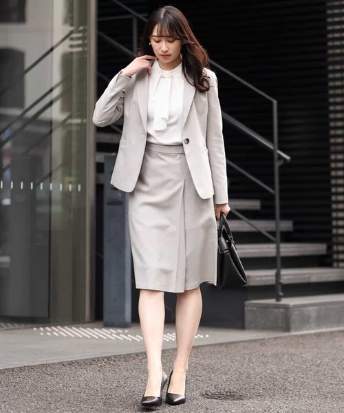 OFUON le MK（オフオンルエムケー）の「ナチュラルストレッチ ドライタッチラップ風デザインスカート/洗える（スカート・レディース・ライトグレー/ブラック・40/38/36）」の15枚目の写真