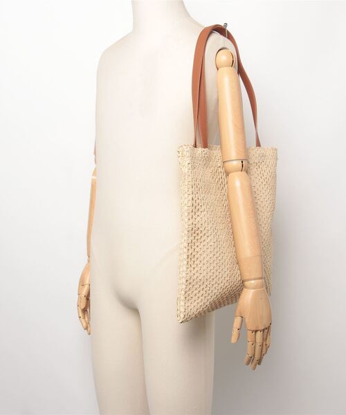 GAP(ギャップ)の「ストロー トートバッグ(トートバッグ・レディース・ナチュラル・ONE SIZE)」の2枚目の写真