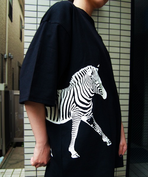 CORISCO(コリスコ)の「アニマルサイドプリントTシャツ(M1)(Tシャツ/カットソー・メンズ・ブルー/オレンジ/ブラック/ダークグリーン/ホワイト/ネイビー/ホワイト系その他2/ホワイト系その他3/ブラック系その他2/ブラック系その他3・MEDIUM/LARGE/X-LARGE)」の6枚目の写真