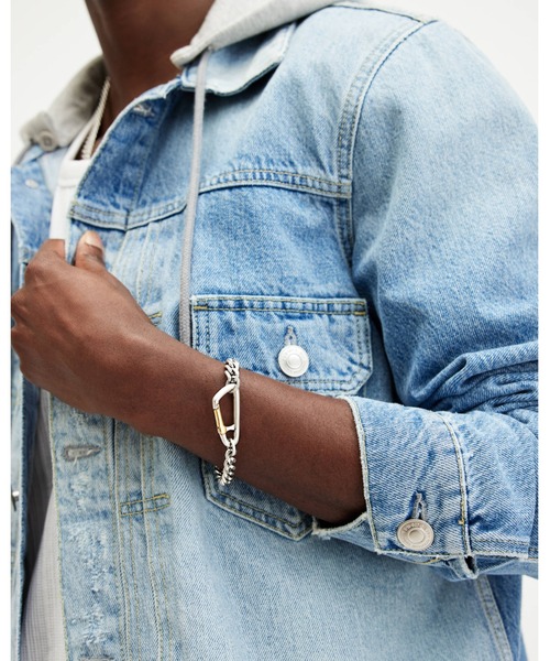 ALLSAINTS（オールセインツ）の「CARABINER TWO TONE BRACELET | カラビナ ツートーン ブレスレット（ブレスレット・メンズ・シルバー系その他・ONE SIZE）」の6枚目の写真