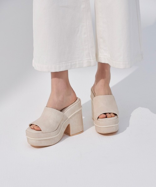 EIMY ISTOIRE（エイミーイストワール）の「コンフォートプラットフォームサンダル（サンダル・レディース・アイボリー/ブラック・L/M/S）」の2枚目の写真