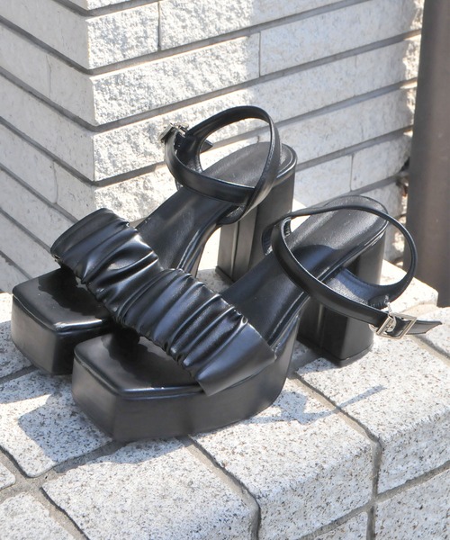 ENVYM（アンビー）の「ルーシュベルトサンダル（サンダル・レディース・アイボリー/ブラック・22.5cm/23.5cm/24.5cm）」の6枚目の写真