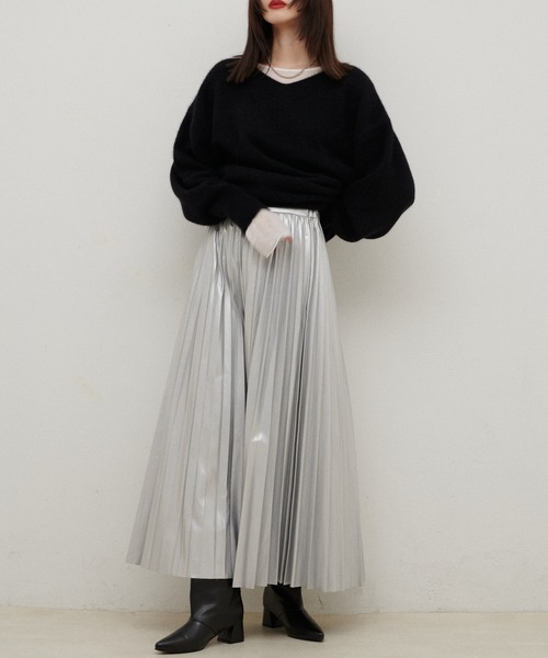 LARUTA（ラルータ）の「【LARUTA】フェイクレザープリーツスカート（スカート・レディース・ライトベージュ/ブラウン/ブラック/シルバー・FREE）」の4枚目の写真