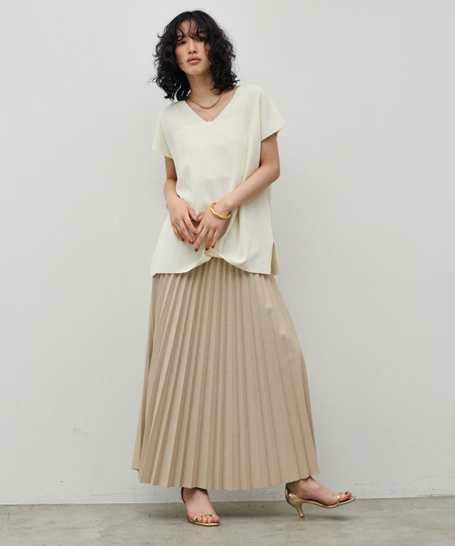 LARUTA（ラルータ）の「【LARUTA】フェイクレザープリーツスカート（スカート・レディース・ライトベージュ/ブラウン/ブラック/シルバー・FREE）」の6枚目の写真