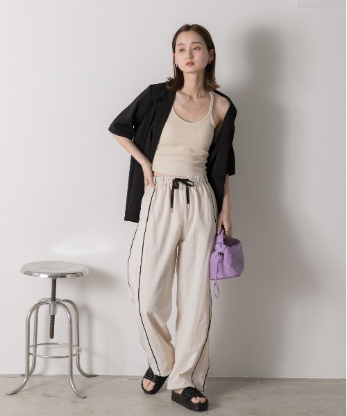 ad thie(アドティエ)の「カップ付き バックレーサータンクトップ(キャミソール・レディース・ベージュ/ブラック/オフホワイト/グレー・FREE)」の19枚目の写真