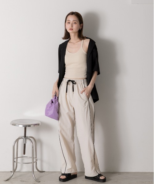 ad thie(アドティエ)の「カップ付き バックレーサータンクトップ(キャミソール・レディース・ベージュ/ブラック/オフホワイト/グレー・FREE)」の16枚目の写真