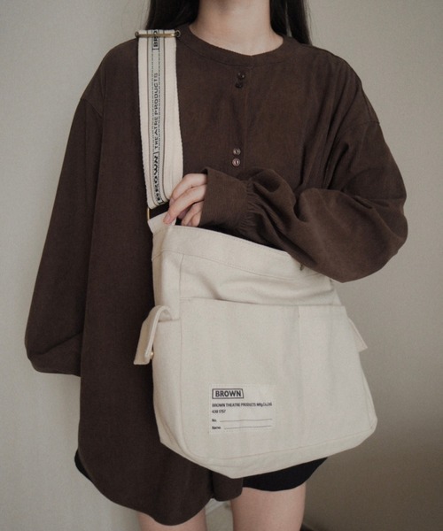 moi tytto(モイテュット)の「【BROWN THEATRE PRODUCTS × moi tytto】アウトポケットショルダーバッグ(ショルダーバッグ・レディース・ナチュラル/ベージュ・FREE)」の20枚目の写真