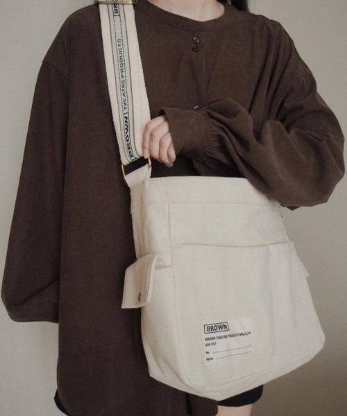 moi tytto(モイテュット)の「【BROWN THEATRE PRODUCTS × moi tytto】アウトポケットショルダーバッグ(ショルダーバッグ・レディース・ナチュラル/ベージュ・FREE)」の13枚目の写真