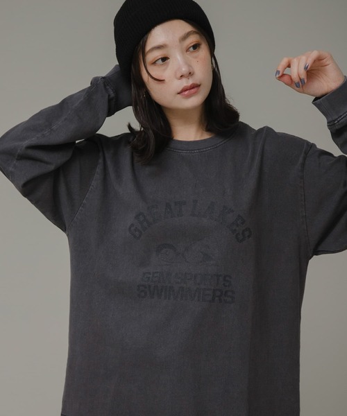 URBAN RESEARCH Sonny Label（アーバンリサーチサニーレーベル）の「『ユニセックス』GEM SPORTSWEAR　PRINT LONG T-SHIRTS（Tシャツ/カットソー・レディース・ブルー/オフホワイト/チャコールグレー・MEDIUM/LARGE）」の2枚目の写真