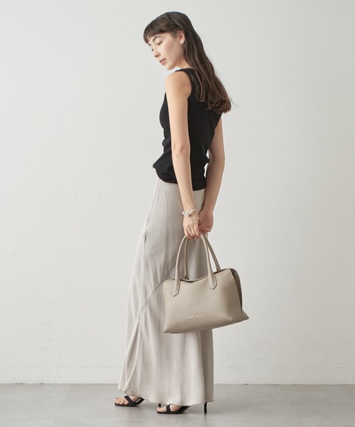 新品】IACUCCIイアクッチ☆ラーナM グレージュトートバッグ人気♡