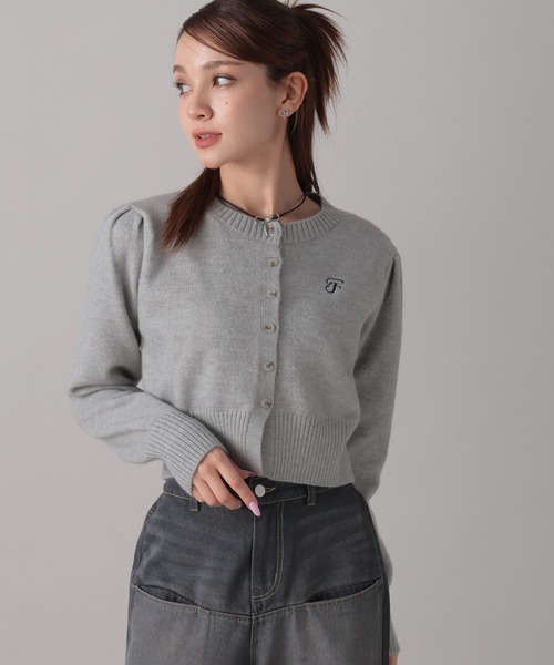 FOREVER 21（フォーエバー トゥエンティーワン）の「【2024FW】コンパクトニットカーディガン（カーディガン/ボレロ・レディース・レッド/ネイビー/グレー・FREE）」の2枚目の写真