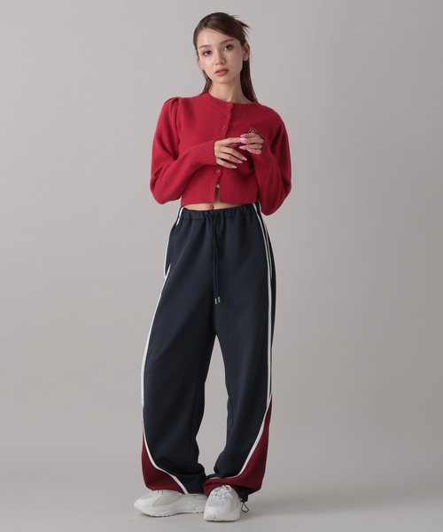 FOREVER 21（フォーエバー トゥエンティーワン）の「【2024FW】コンパクトニットカーディガン（カーディガン/ボレロ・レディース・レッド/ネイビー/グレー・FREE）」の4枚目の写真