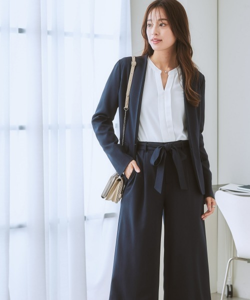 7days Life Styling(セブンデイズライフスタイリング)の「ストレッチパウダーサテンスキッパーブラウス(しわになりにくい・速乾・洗濯機OK・UVカット)(シャツ/ブラウス・レディース・グレイッシュベージュ/サックスブルー/オフホワイト/ネイビー/ライトブルー・S/M/L/LL)」の14枚目の写真