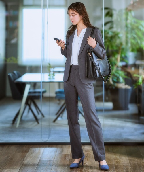 7days Life Styling(セブンデイズライフスタイリング)の「ストレッチパウダーサテンスキッパーブラウス(しわになりにくい・速乾・洗濯機OK・UVカット)(シャツ/ブラウス・レディース・グレイッシュベージュ/サックスブルー/オフホワイト/ネイビー/ライトブルー・S/M/L/LL)」の15枚目の写真