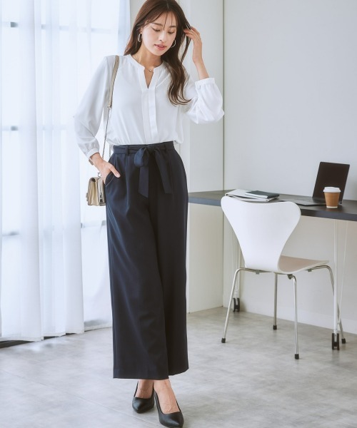 7days Life Styling(セブンデイズライフスタイリング)の「ストレッチパウダーサテンスキッパーブラウス(しわになりにくい・速乾・洗濯機OK・UVカット)(シャツ/ブラウス・レディース・グレイッシュベージュ/サックスブルー/オフホワイト/ネイビー/ライトブルー・S/M/L/LL)」の13枚目の写真