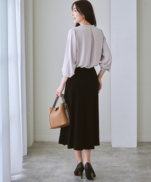 7days Life Styling(セブンデイズライフスタイリング)の「ストレッチパウダーサテンスキッパーブラウス(しわになりにくい・速乾・洗濯機OK・UVカット)(シャツ/ブラウス・レディース・グレイッシュベージュ/サックスブルー/オフホワイト/ネイビー/ライトブルー・S/M/L/LL)」の19枚目の写真