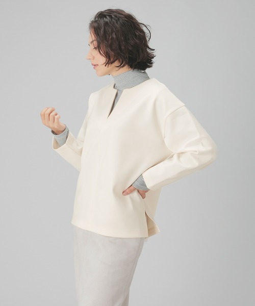 GLACIER lusso(グラシアルッソ)の「キーネックトップス(Tシャツ/カットソー・レディース・モカ/ネイビー/グレイッシュベージュ/アイボリー・S/M/L/LL)」の9枚目の写真