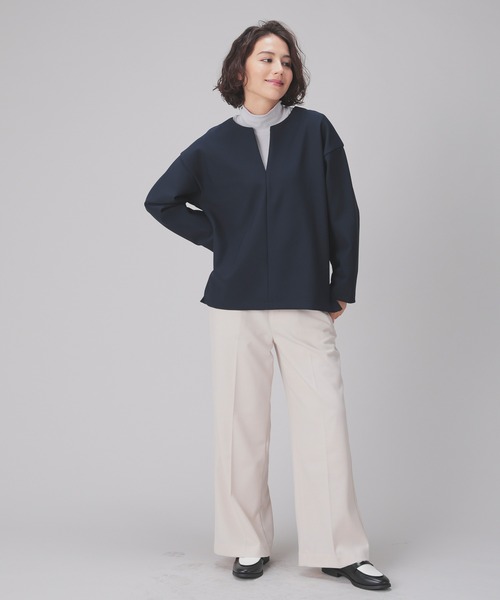 GLACIER lusso(グラシアルッソ)の「キーネックトップス(Tシャツ/カットソー・レディース・モカ/ネイビー/グレイッシュベージュ/アイボリー・S/M/L/LL)」の14枚目の写真