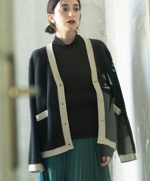 OPAQUE.CLIP（オペークドットクリップ）の「◆フェザーヤーン配色Vネックカーディガン【洗濯機洗い可】（カーディガン/ボレロ・レディース・チャコール/ベージュ系その他7/サックスブルー系4・40/38/42/36）」の5枚目の写真