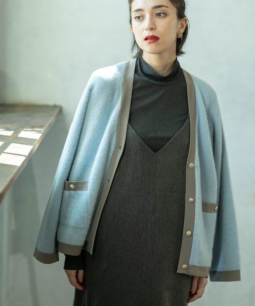 OPAQUE.CLIP（オペークドットクリップ）の「◆フェザーヤーン配色Vネックカーディガン【洗濯機洗い可】（カーディガン/ボレロ・レディース・チャコール/ベージュ系その他7/サックスブルー系4・40/38/42/36）」の10枚目の写真