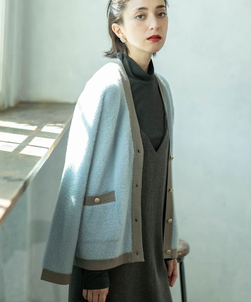 OPAQUE.CLIP（オペークドットクリップ）の「◆フェザーヤーン配色Vネックカーディガン【洗濯機洗い可】（カーディガン/ボレロ・レディース・チャコール/ベージュ系その他7/サックスブルー系4・40/38/42/36）」の9枚目の写真