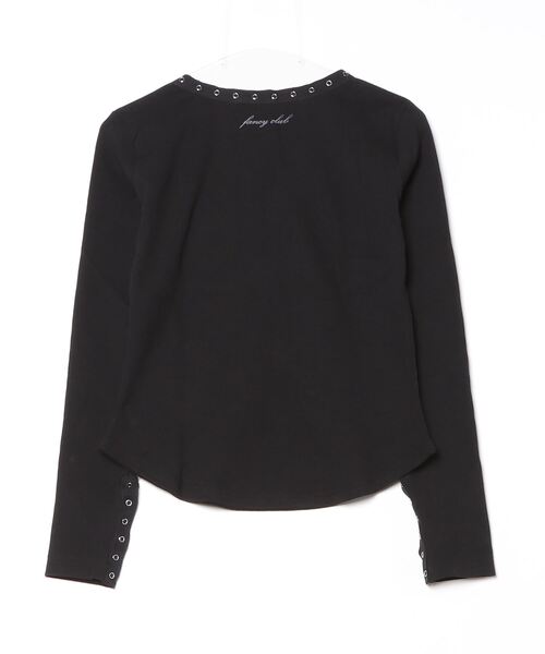 FANCY CLUB（ファンシークラブ）の「韓国ブランド NASTY FANCY CLUB ナスティーファンシークラブ VINTAGE LETTERING SNAP LONG SLEEVE ビンテージレタリングスナップロングスリーブ ブイネックTシャツ 長袖Tシャツ ロゴTシャツ プリントTシャツ 韓国ファッション 韓国ストリート ストリートファッション（Tシャツ/カットソー・レディース・ブラック・ONE SIZE）」の2枚目の写真