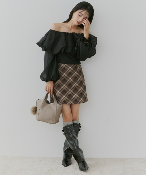 TITTY&CO.（ティティーアンドコー）の「フェイクレザーミニトートバッグ(ファーチャーム付き)（トートバッグ・レディース・ベージュ/グレー・FREE）」の16枚目の写真