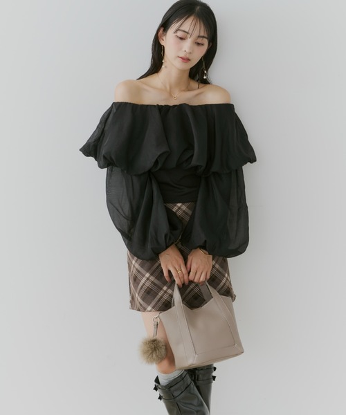 TITTY&CO.（ティティーアンドコー）の「フェイクレザーミニトートバッグ(ファーチャーム付き)（トートバッグ・レディース・ベージュ/グレー・FREE）」の17枚目の写真