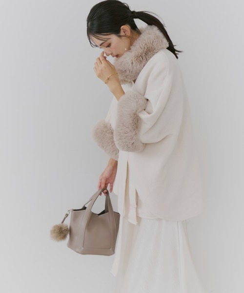 TITTY&CO.（ティティーアンドコー）の「フェイクレザーミニトートバッグ(ファーチャーム付き)（トートバッグ・レディース・ベージュ/グレー・FREE）」の22枚目の写真