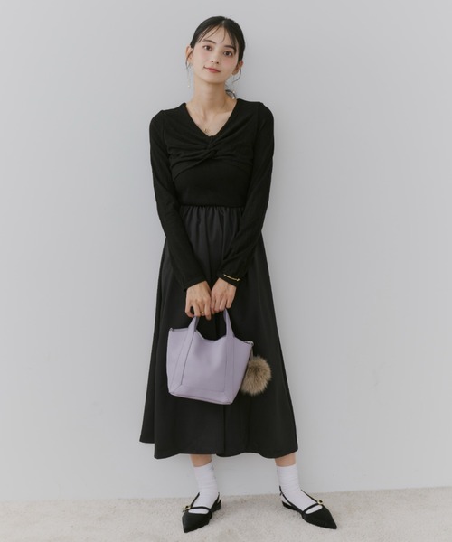 TITTY&CO.（ティティーアンドコー）の「フェイクレザーミニトートバッグ(ファーチャーム付き)（トートバッグ・レディース・ベージュ/グレー・FREE）」の12枚目の写真