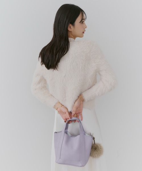 TITTY&CO.（ティティーアンドコー）の「フェイクレザーミニトートバッグ(ファーチャーム付き)（トートバッグ・レディース・ベージュ/グレー・FREE）」の7枚目の写真