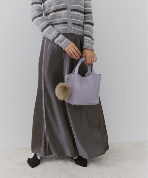 TITTY&CO.（ティティーアンドコー）の「フェイクレザーミニトートバッグ(ファーチャーム付き)（トートバッグ・レディース・ベージュ/グレー・FREE）」の11枚目の写真