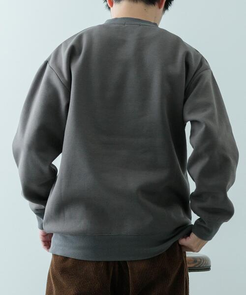 ITEMS URBANRESEARCH（アイテムズ アーバンリサーチ）の「1pointロゴ刺繍 クルーネックスウェット（スウェット・メンズ・オートミール/ベージュ/チャコールグレー/ブラック・MEDIUM/LARGE）」の21枚目の写真