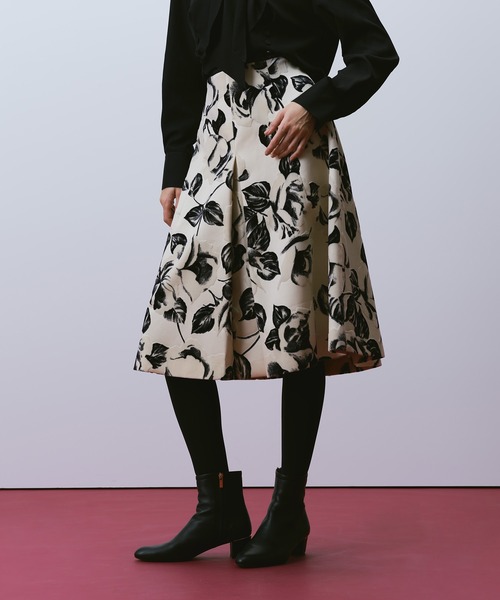 モノフロッキータックフレアスカート（スカート）｜allureville（アルアバイル） 34,320円