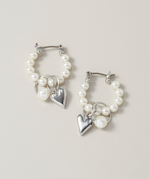 GOLDY（ゴールディ）の「パール ライン × ハート フープ ピアス（ピアス（両耳用）・レディース・シルバー/ゴールド・FREE）」の3枚目の写真
