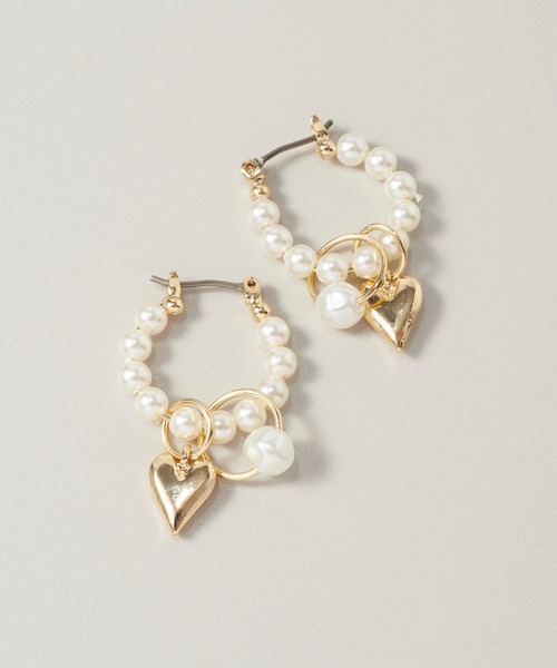 GOLDY（ゴールディ）の「パール ライン × ハート フープ ピアス（ピアス（両耳用）・レディース・シルバー/ゴールド・FREE）」の4枚目の写真