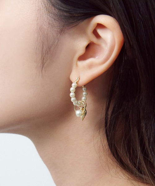 GOLDY（ゴールディ）の「パール ライン × ハート フープ ピアス（ピアス（両耳用）・レディース・シルバー/ゴールド・FREE）」の6枚目の写真