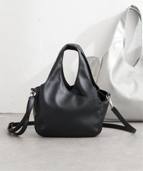 LBC（エルビーシー）の「フェイクレザークリテバッグミニショルダー（ショルダーバッグ・レディース・イエロー/ブラック/シルバー・FREE）」の2枚目の写真