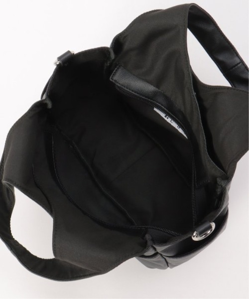 LBC（エルビーシー）の「フェイクレザークリテバッグミニショルダー（ショルダーバッグ・レディース・イエロー/ブラック/シルバー・FREE）」の7枚目の写真