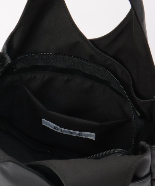 LBC（エルビーシー）の「フェイクレザークリテバッグミニショルダー（ショルダーバッグ・レディース・イエロー/ブラック/シルバー・FREE）」の8枚目の写真