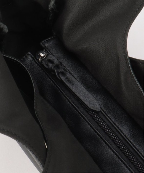 LBC（エルビーシー）の「フェイクレザークリテバッグミニショルダー（ショルダーバッグ・レディース・イエロー/ブラック/シルバー・FREE）」の13枚目の写真