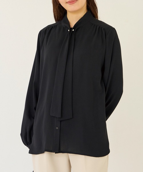 INCEDE（インシード）の「3WAY ピン付きボウタイブラウス（シャツ/ブラウス・レディース・ブラック/オフホワイト/ベージュ・M/L/LL）」の4枚目の写真