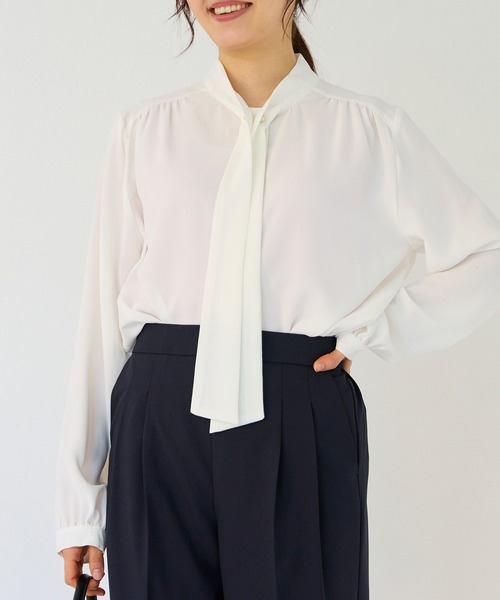 INCEDE（インシード）の「3WAY ピン付きボウタイブラウス（シャツ/ブラウス・レディース・ブラック/オフホワイト/ベージュ・M/L/LL）」の14枚目の写真