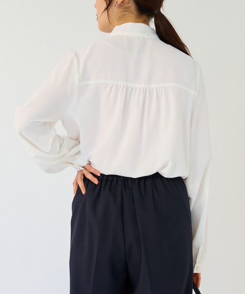 INCEDE（インシード）の「3WAY ピン付きボウタイブラウス（シャツ/ブラウス・レディース・ブラック/オフホワイト/ベージュ・M/L/LL）」の16枚目の写真