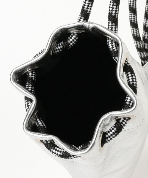 NOMADIS（ノマディス）の「NOMADIS / CREW メタリック ショルダーバッグ（ショルダーバッグ・レディース・シルバー・ONE SIZE）」の9枚目の写真