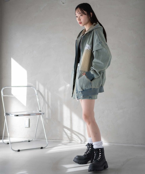 WEGO（ウィゴー）の「WEGO/ヴィンテージウォッシュBIGフードブルゾン（デニムジャケット・レディース・スカイブルー/ブラック・FREE）」の3枚目の写真