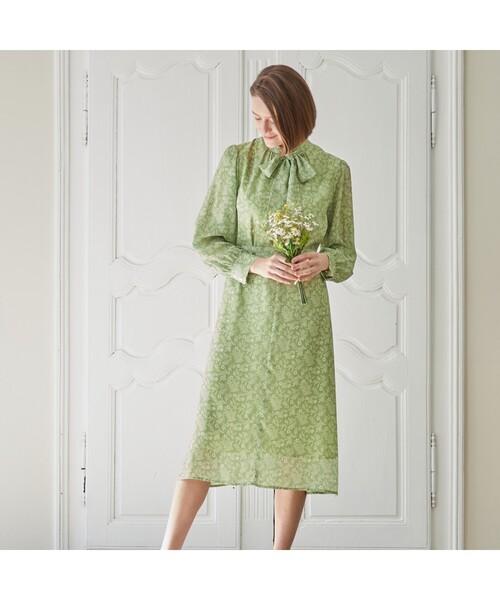 LAURA ASHLEY(ローラアシュレイ)の「【WEB限定/M-LL3サイズ】スワフィールド柄 ワンピース(ワンピース・レディース・ピンク系5/スモーキーグリーン系1・42/40/38)」の1枚目の写真