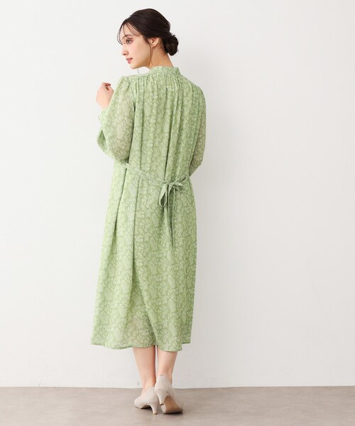 LAURA ASHLEY(ローラアシュレイ)の「【WEB限定/M-LL3サイズ】スワフィールド柄 ワンピース(ワンピース・レディース・ピンク系5/スモーキーグリーン系1・42/40/38)」の4枚目の写真