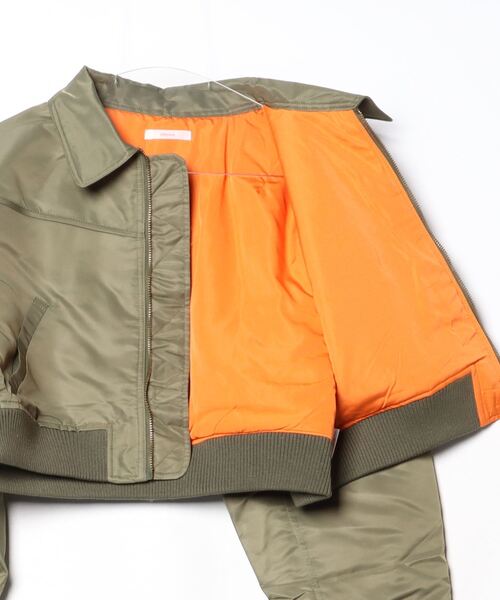 atmos pink（アトモスピンク）の「atmos pink ショート丈 MA-1 (KHAKI)（MA-1・レディース・カーキ・FREE）」の3枚目の写真